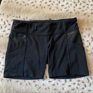 Lululemon dart and dash shorts size 10 black